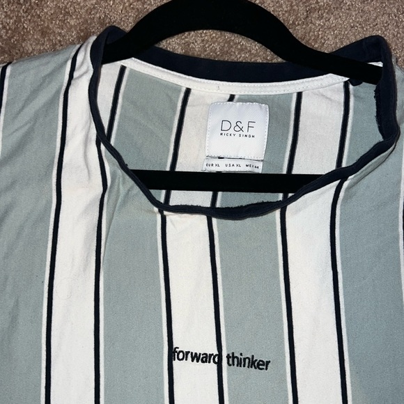 Denim and Flower Blue and White Stripped Short Sleeve Large T-Shirt - Picture 2 of 4